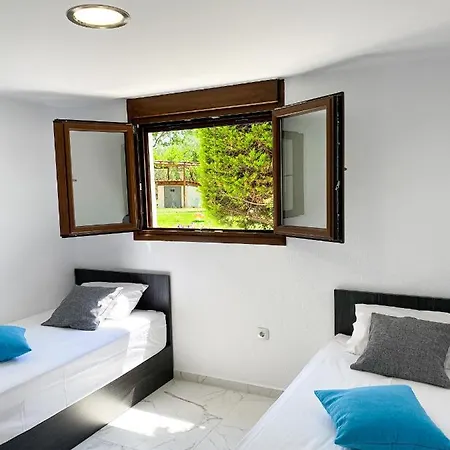 Seafront Oasis Apartment Ierissos